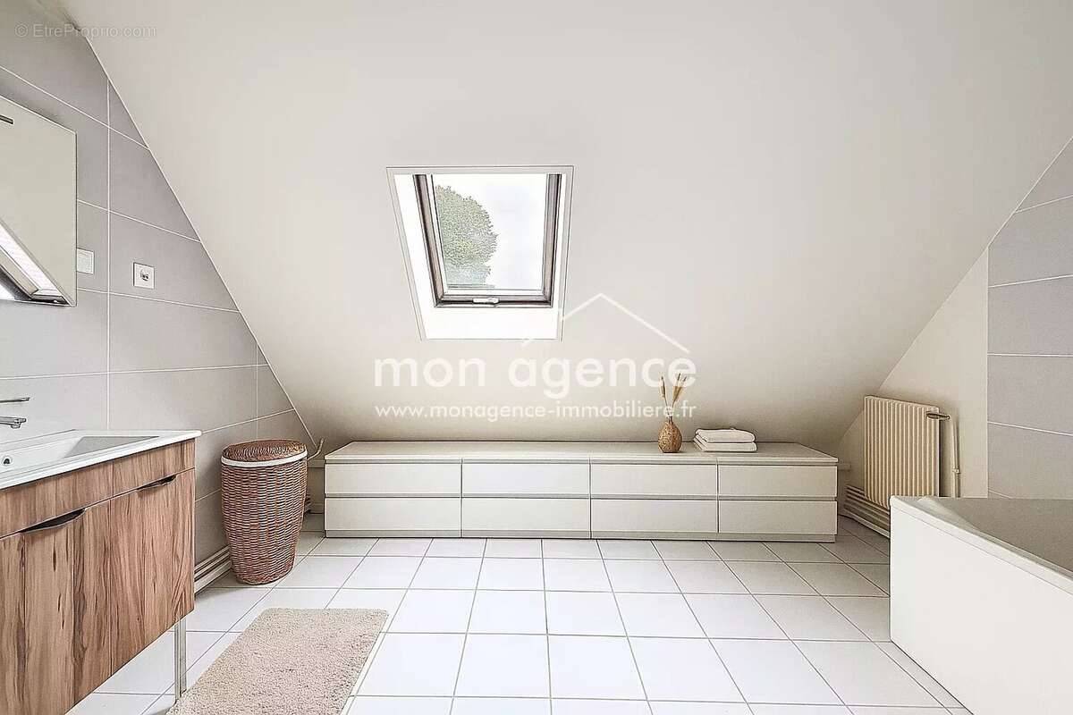 Maison à LE MESNIL-ESNARD