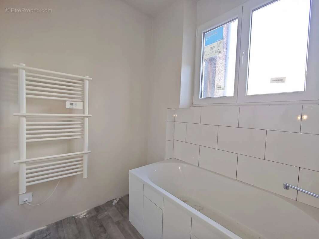 Maison à AVESNES-SUR-HELPE