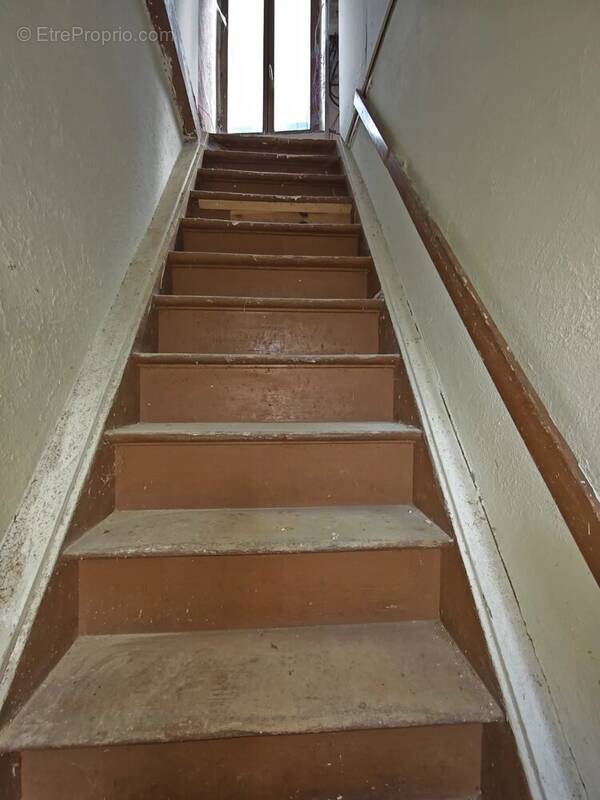 Maison à AVESNES-SUR-HELPE