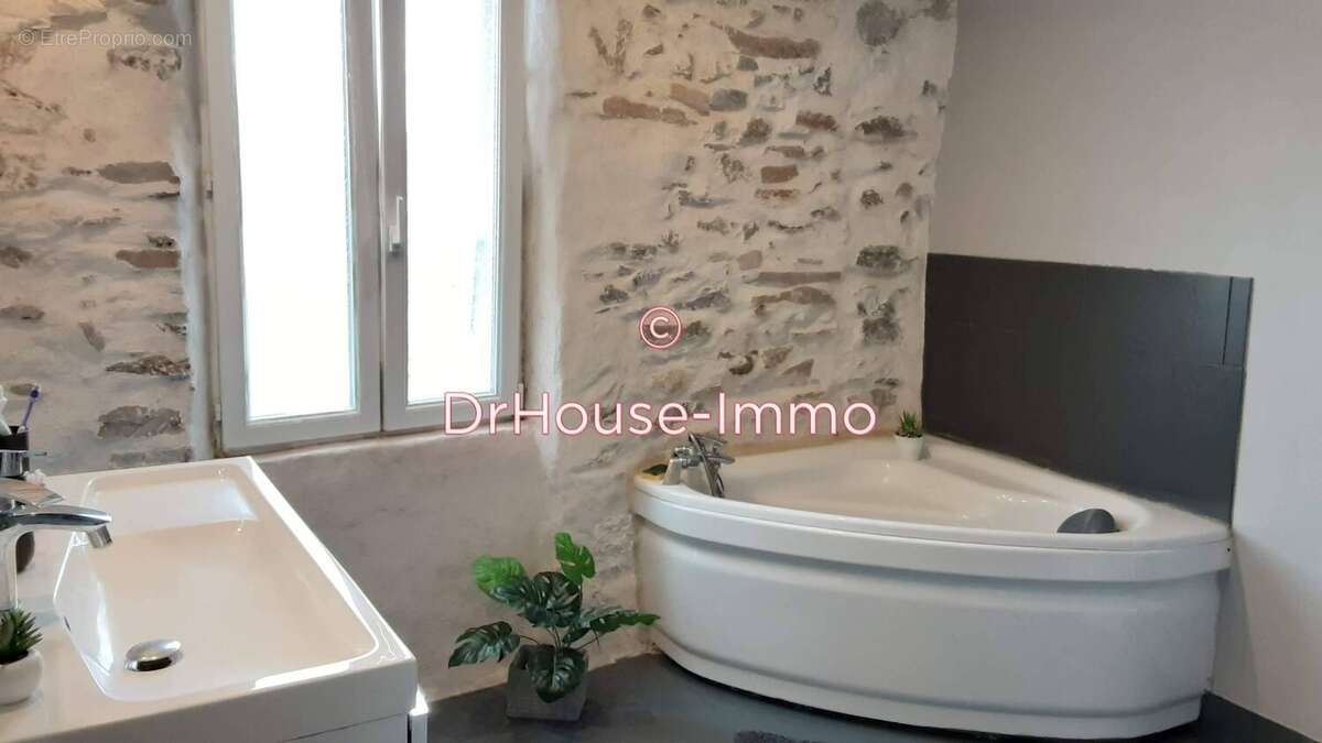 Maison à SAINTE-VALIERE