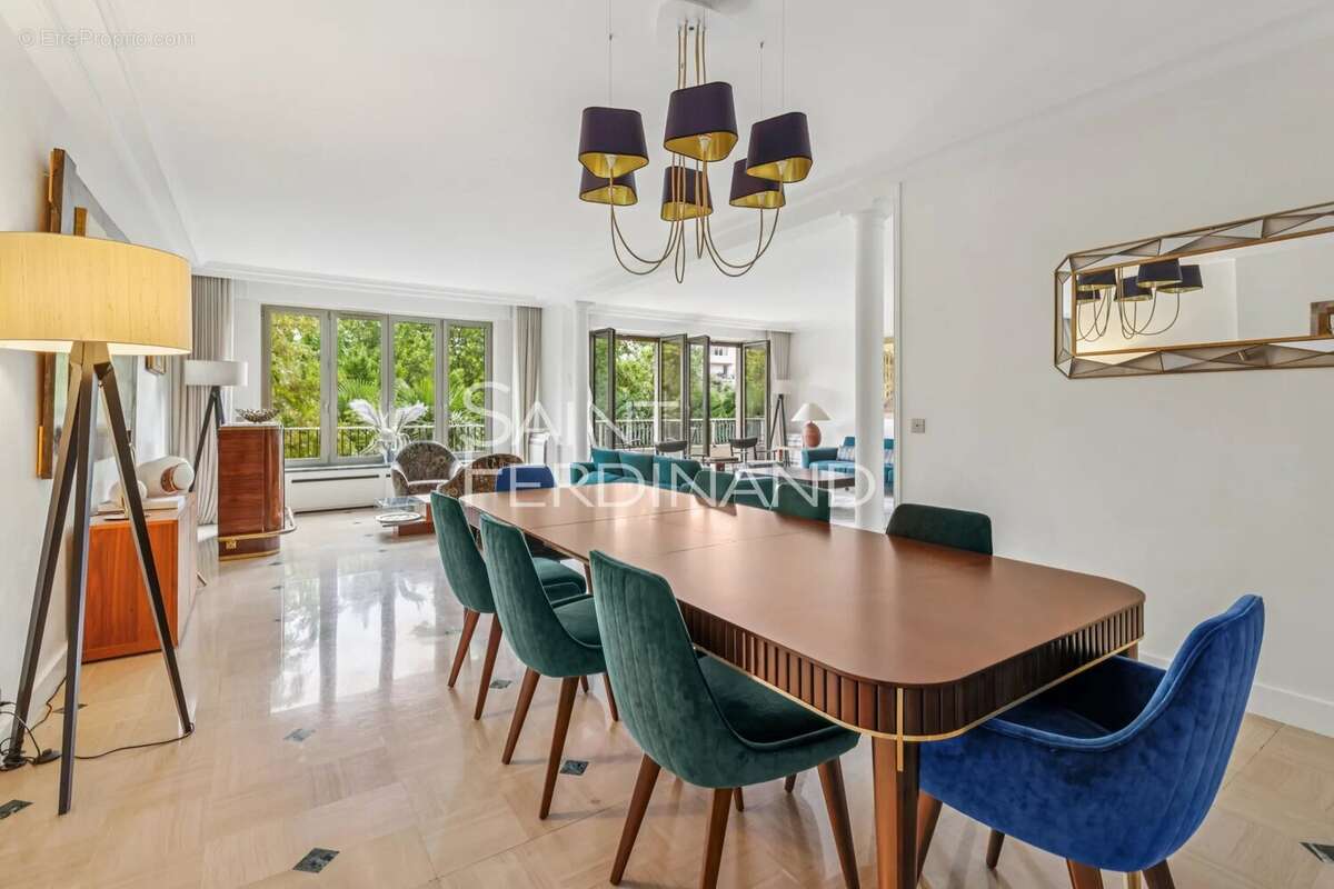 Appartement à NEUILLY-SUR-SEINE