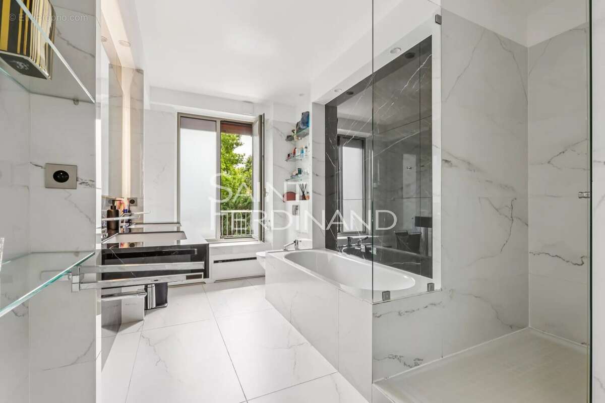 Appartement à NEUILLY-SUR-SEINE