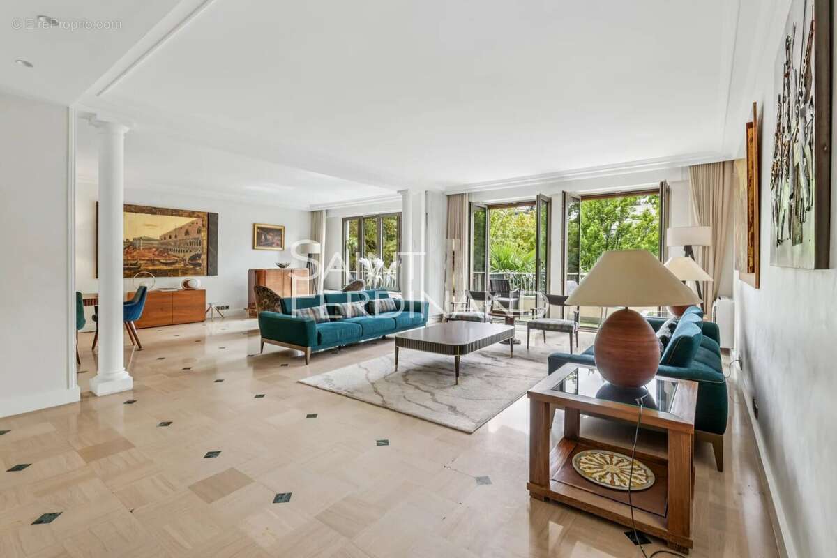 Appartement à NEUILLY-SUR-SEINE