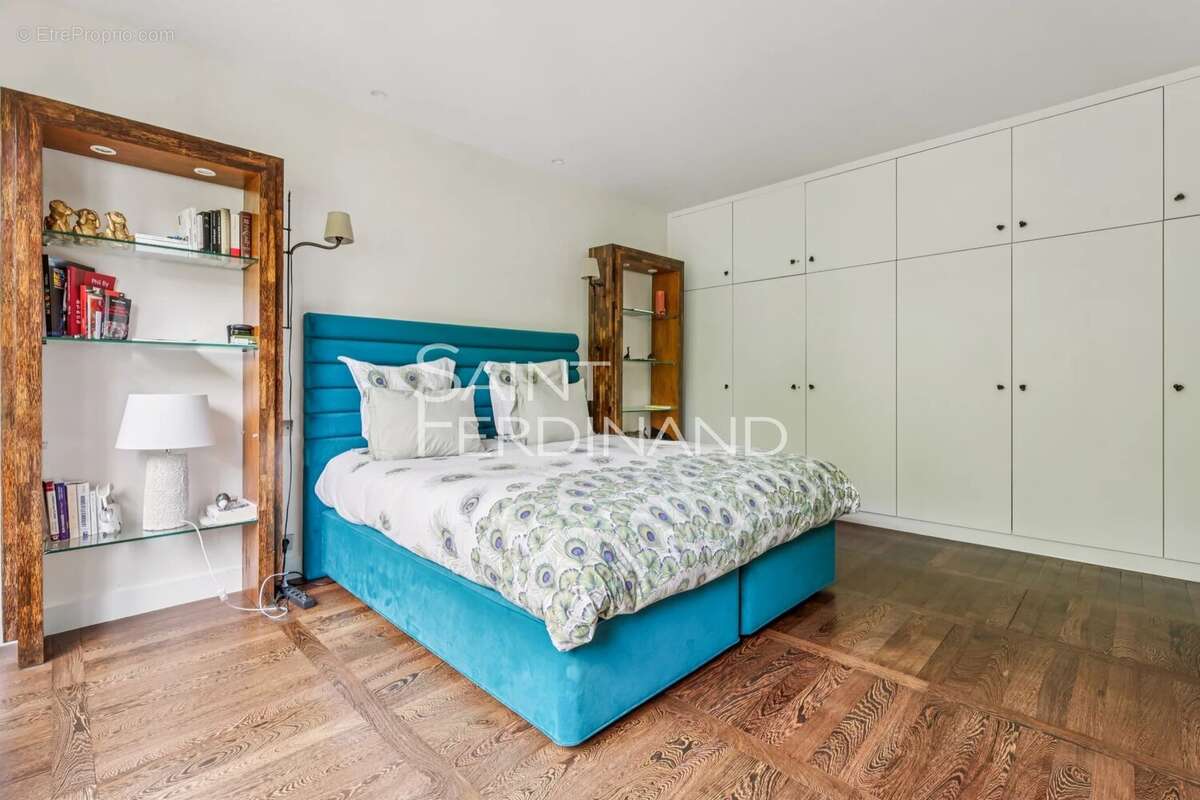 Appartement à NEUILLY-SUR-SEINE