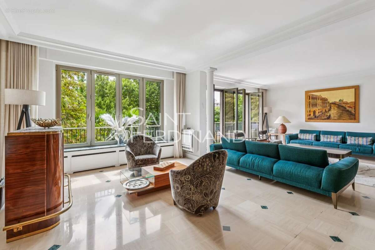 Appartement à NEUILLY-SUR-SEINE