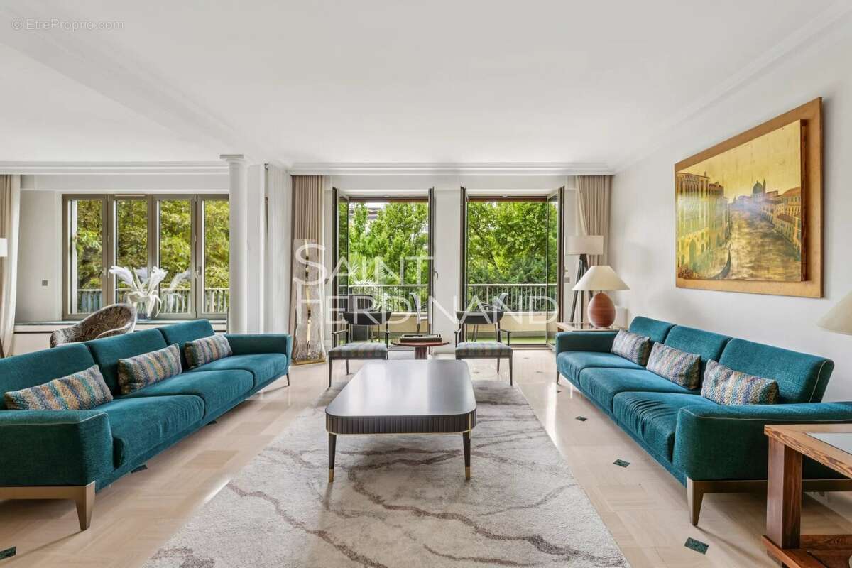 Appartement à NEUILLY-SUR-SEINE