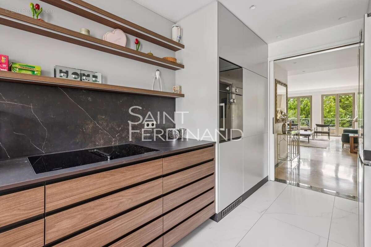 Appartement à NEUILLY-SUR-SEINE