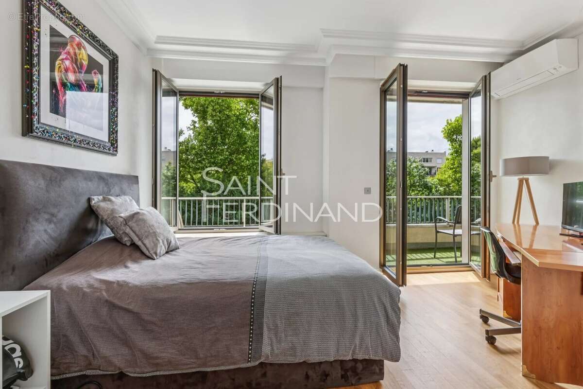 Appartement à NEUILLY-SUR-SEINE