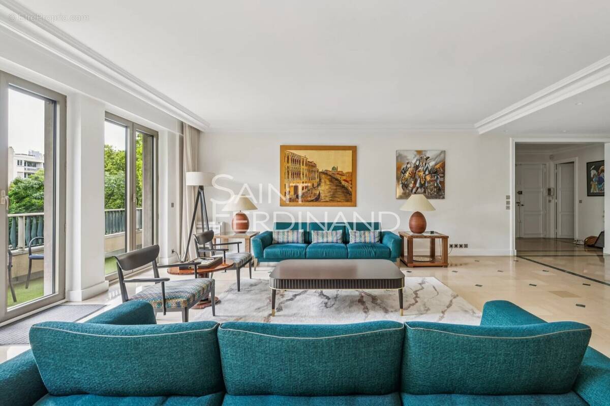 Appartement à NEUILLY-SUR-SEINE