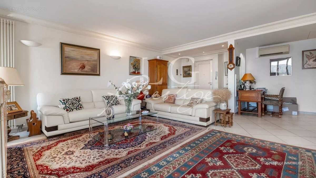 Appartement à MANDELIEU-LA-NAPOULE