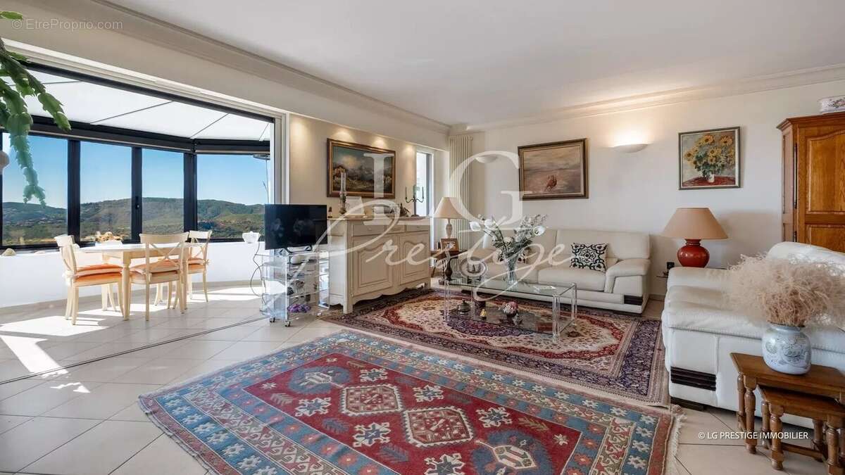 Appartement à MANDELIEU-LA-NAPOULE