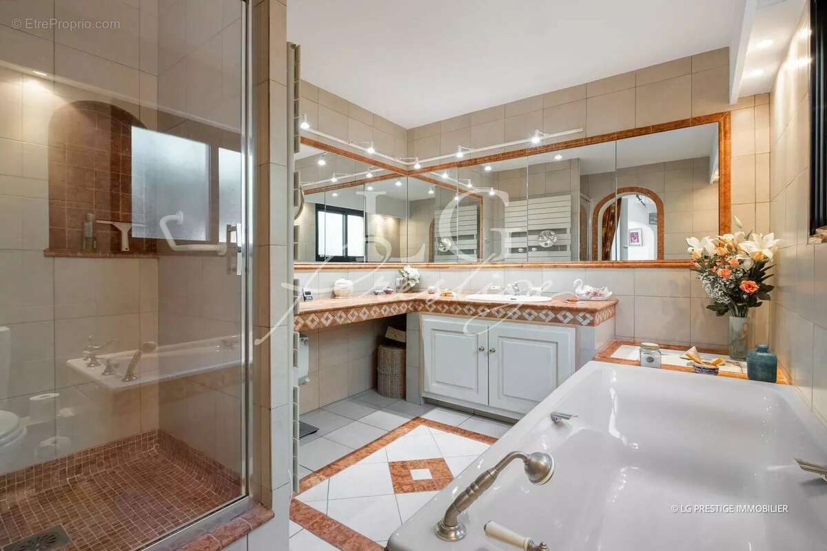 Appartement à MANDELIEU-LA-NAPOULE