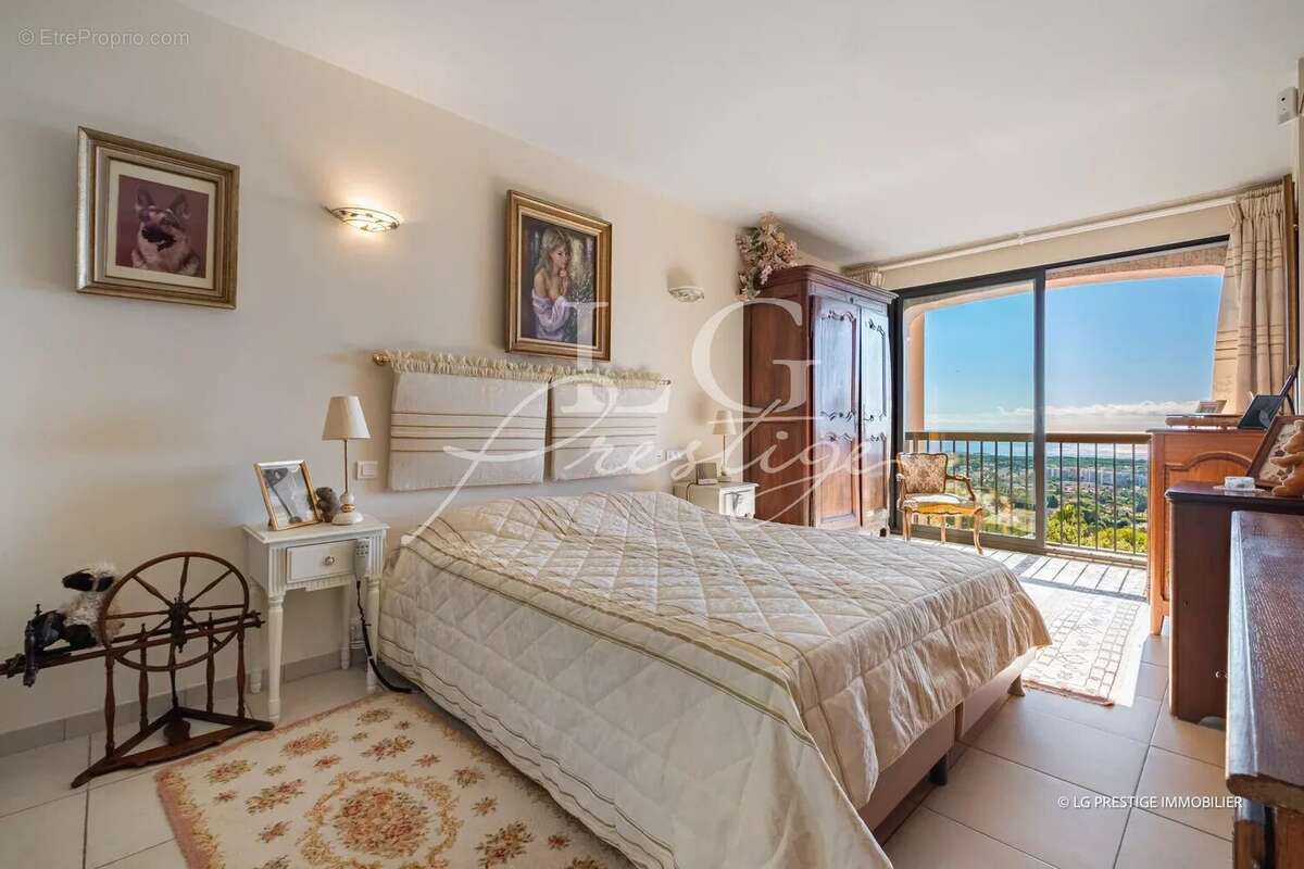 Appartement à MANDELIEU-LA-NAPOULE