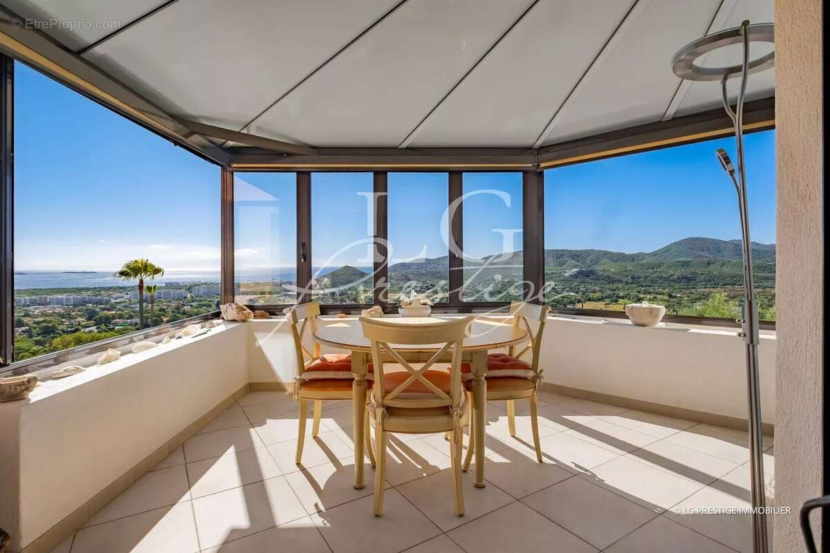 Appartement à MANDELIEU-LA-NAPOULE