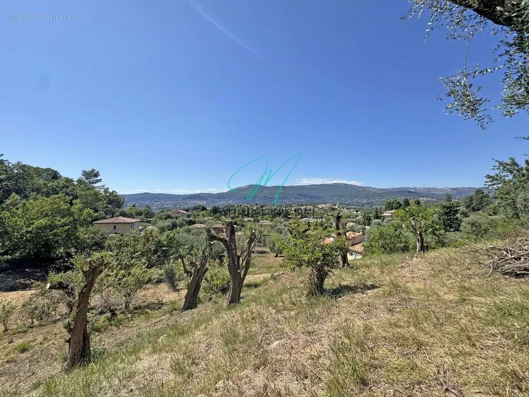 Terrain à MOUANS-SARTOUX