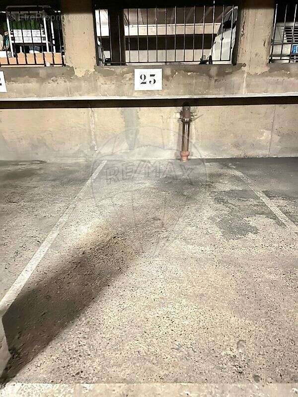 Parking à PARIS-10E