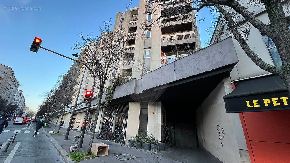 Parking à PARIS-10E
