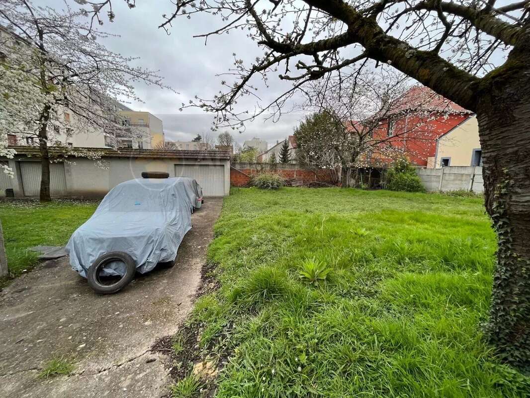 Terrain à LES PAVILLONS-SOUS-BOIS