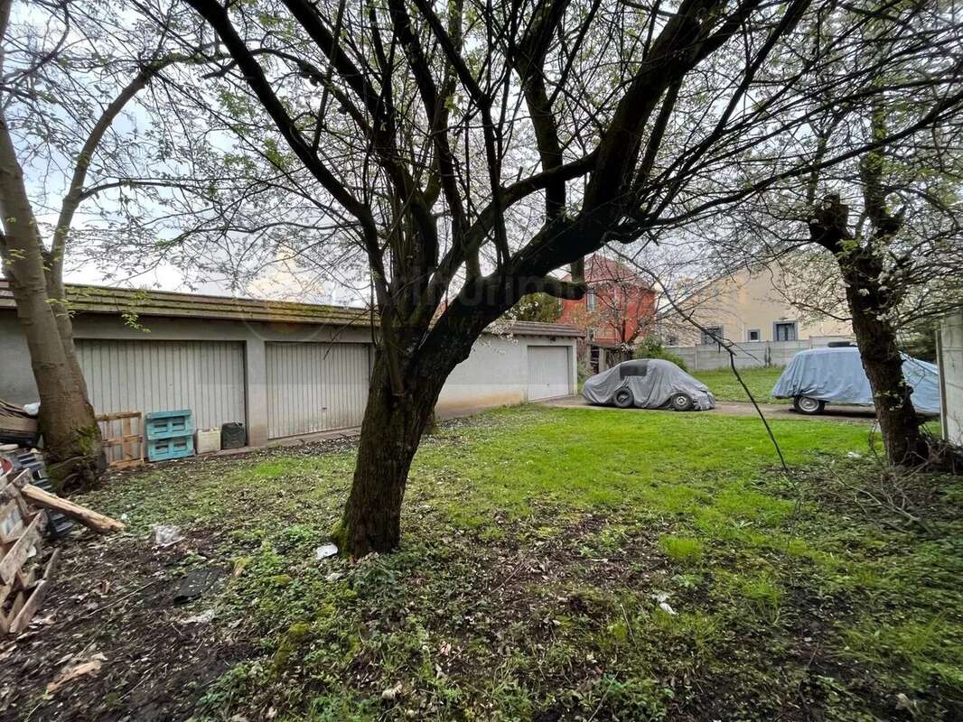 Terrain à LES PAVILLONS-SOUS-BOIS