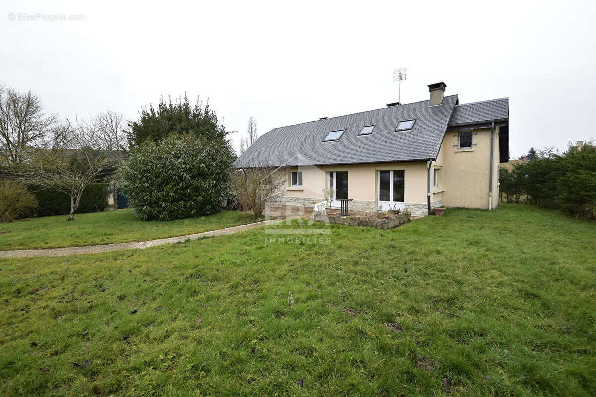 Maison à BAZOCHES-SUR-GUYONNE