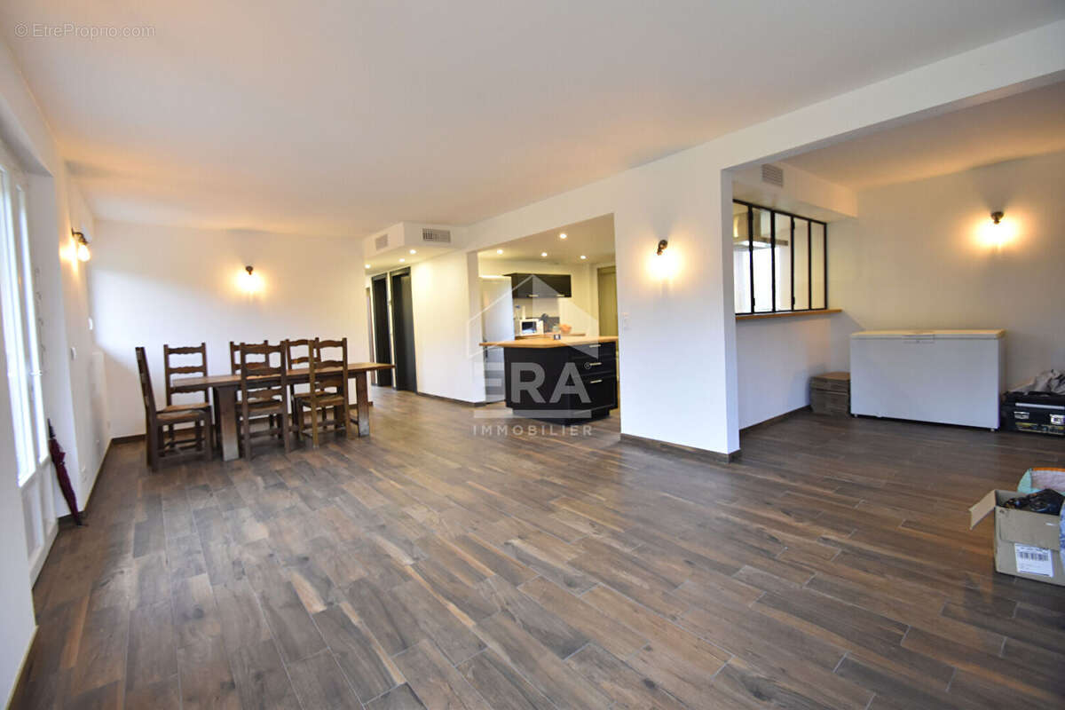 Maison à BAZOCHES-SUR-GUYONNE