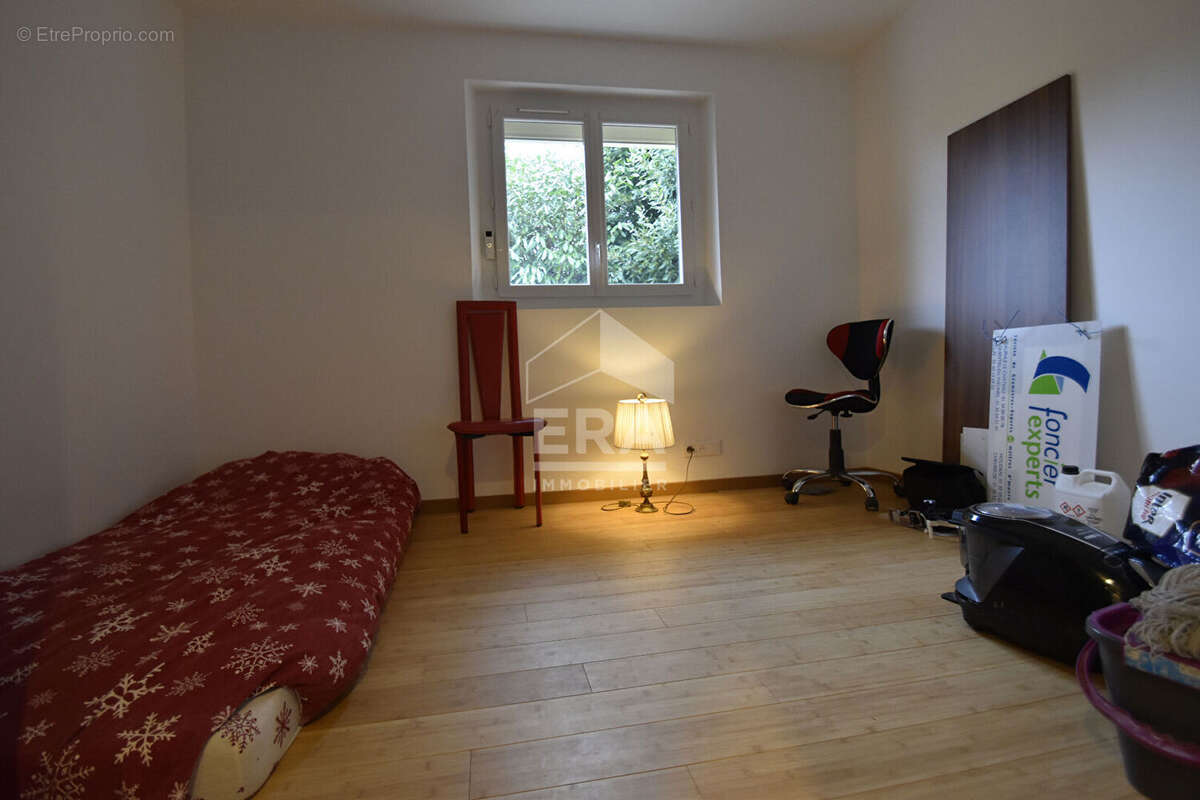 Maison à BAZOCHES-SUR-GUYONNE