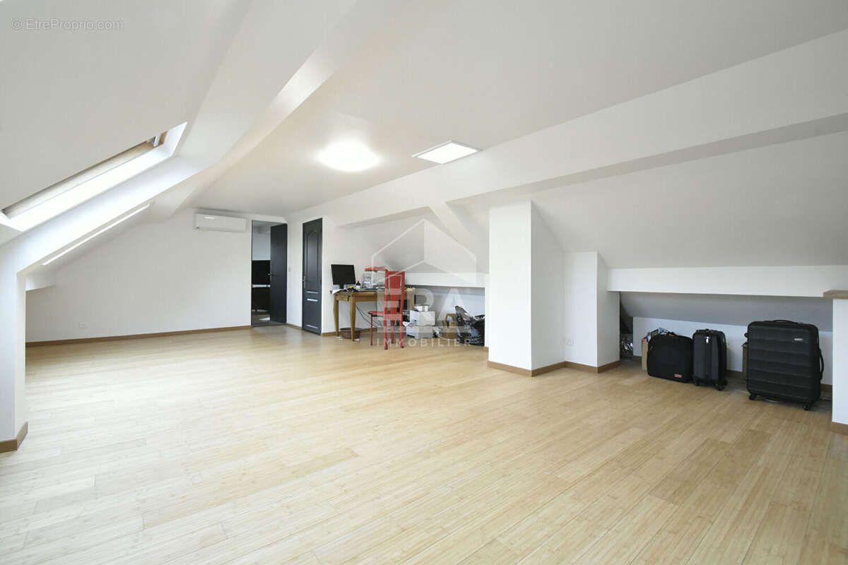 Maison à BAZOCHES-SUR-GUYONNE