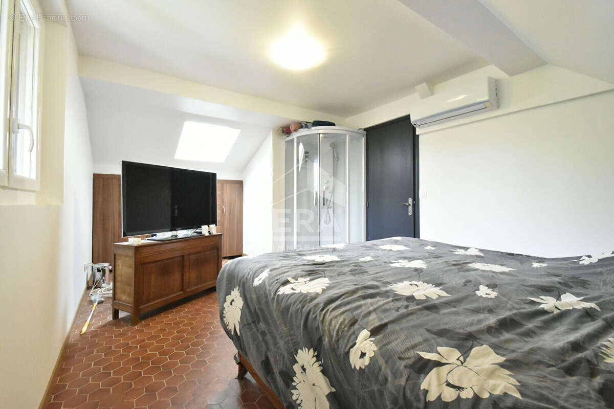 Maison à BAZOCHES-SUR-GUYONNE