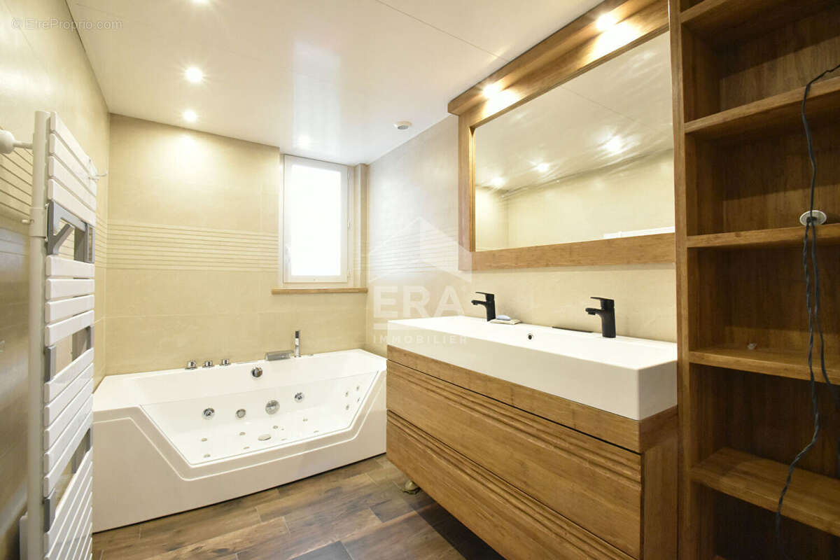 Maison à BAZOCHES-SUR-GUYONNE