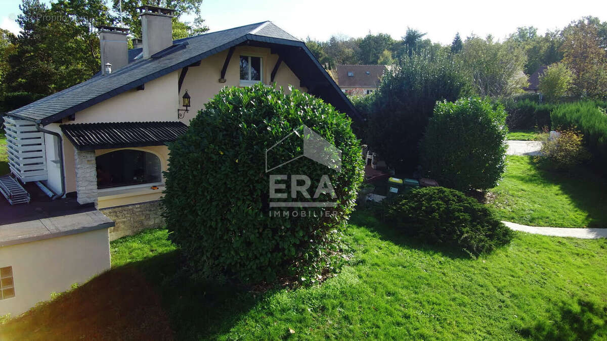 Maison à BAZOCHES-SUR-GUYONNE