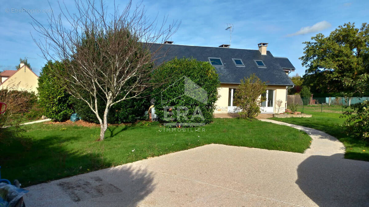 Maison à BAZOCHES-SUR-GUYONNE