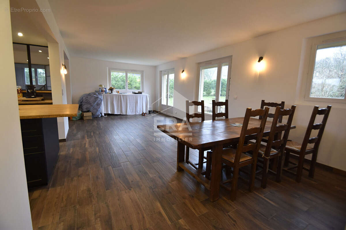 Maison à BAZOCHES-SUR-GUYONNE