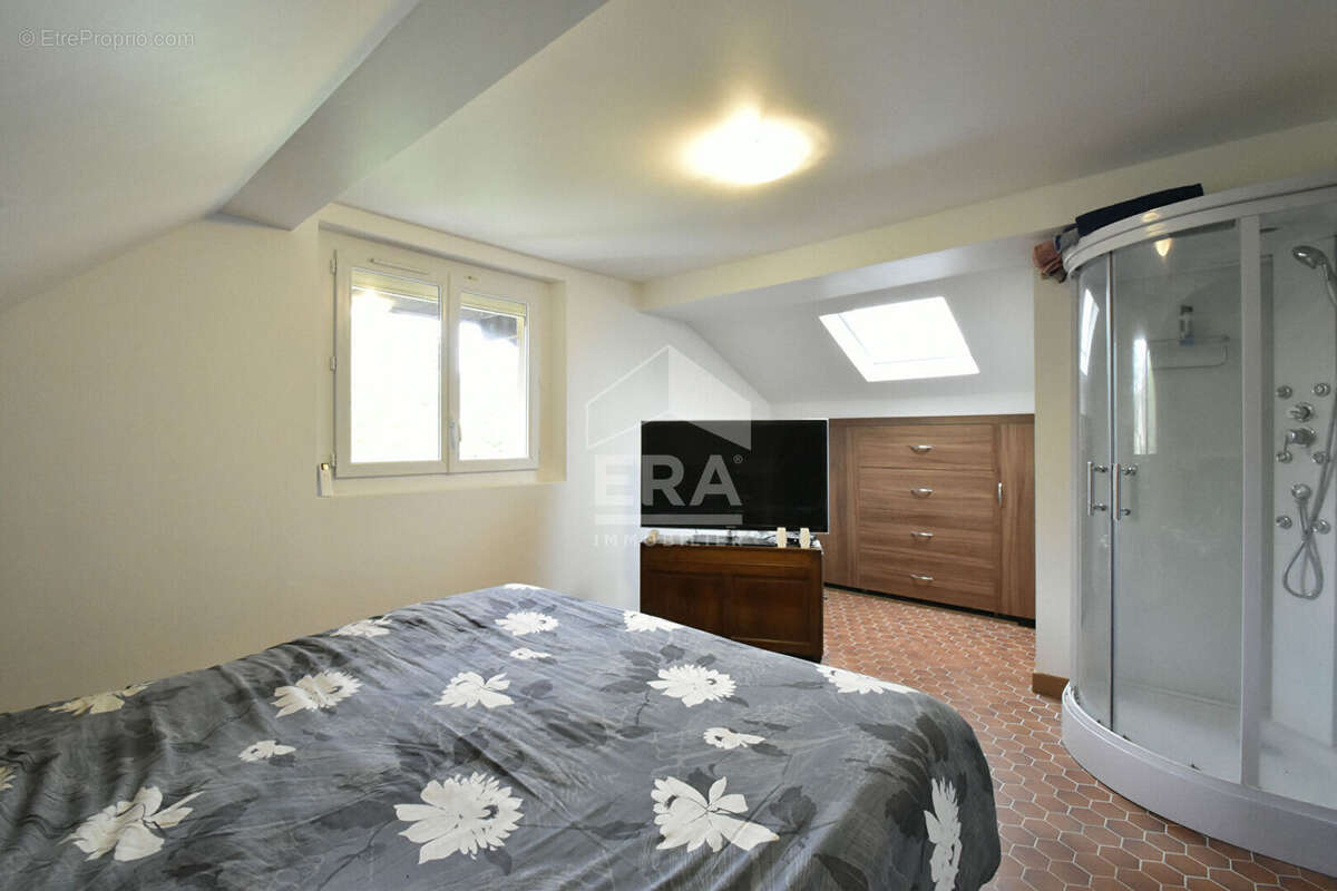 Maison à BAZOCHES-SUR-GUYONNE