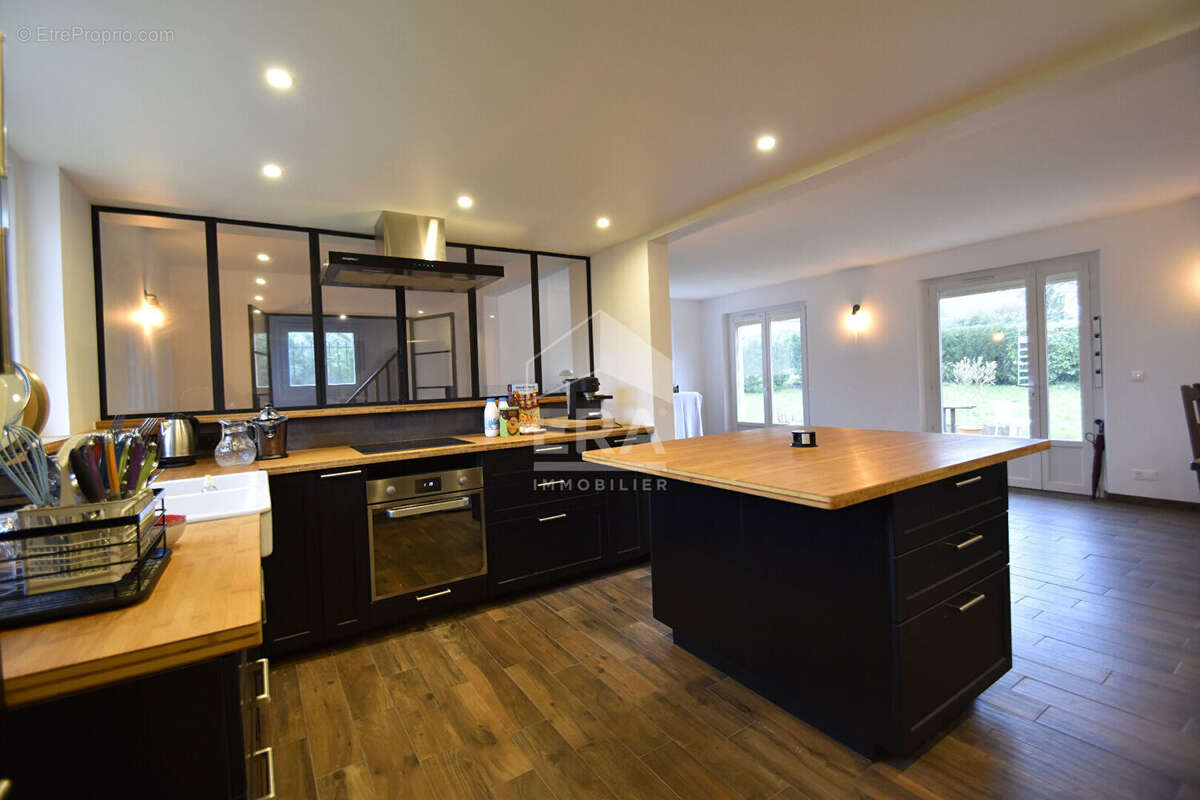 Maison à BAZOCHES-SUR-GUYONNE