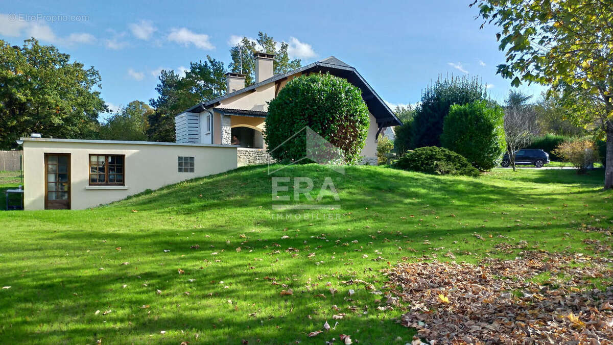 Maison à BAZOCHES-SUR-GUYONNE