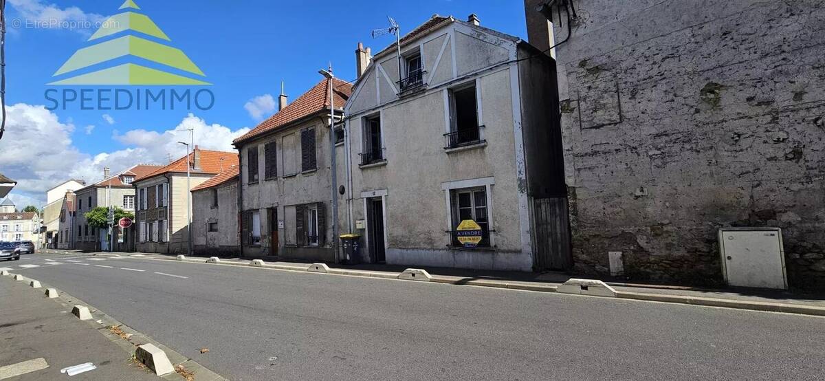 Maison à MANDRES-LES-ROSES