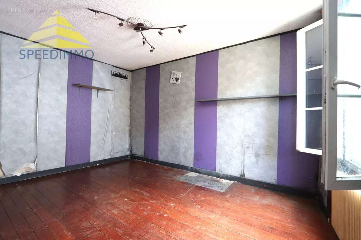 Maison à MANDRES-LES-ROSES