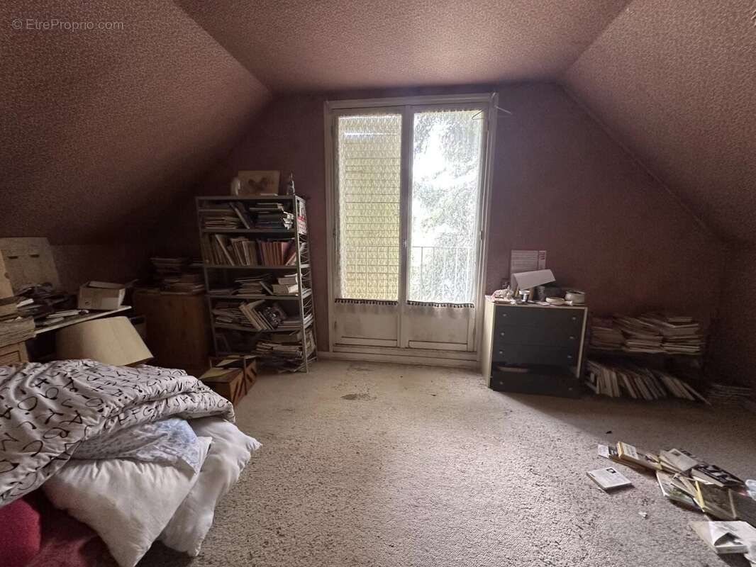 Maison à LE MESNIL-SAINT-DENIS