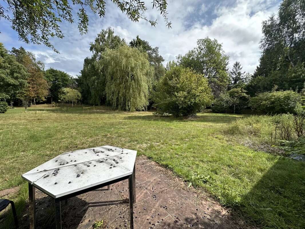 Maison à LE MESNIL-SAINT-DENIS