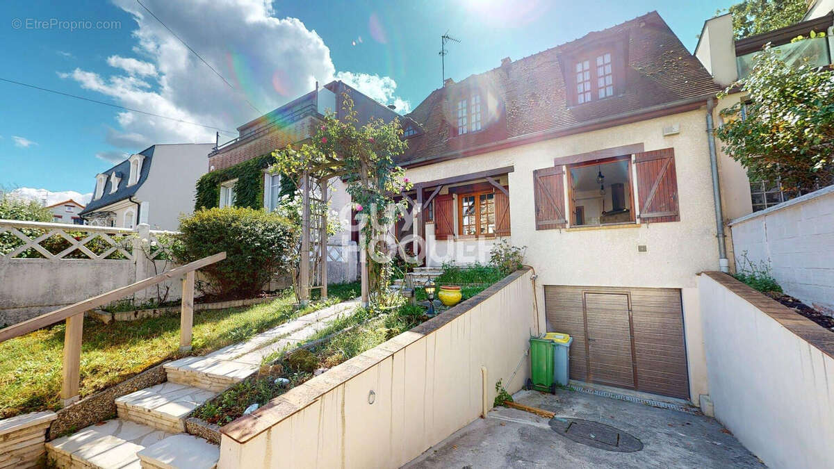 Maison à LES PAVILLONS-SOUS-BOIS