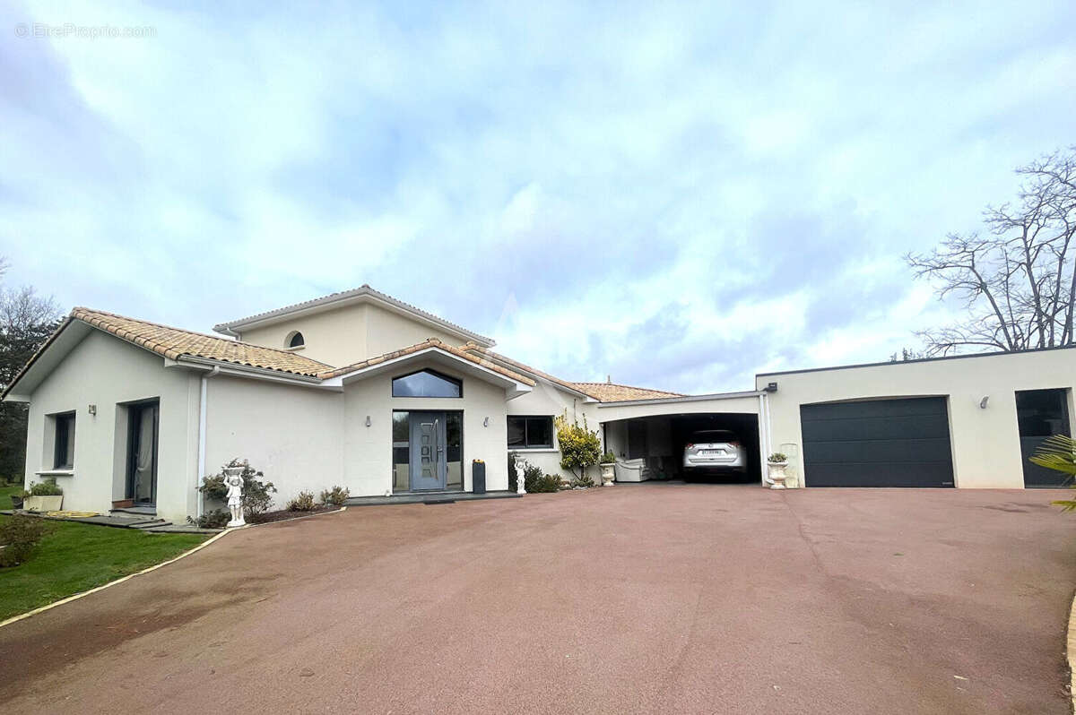 Maison à SAINT-PHILBERT-DE-GRAND-LIEU