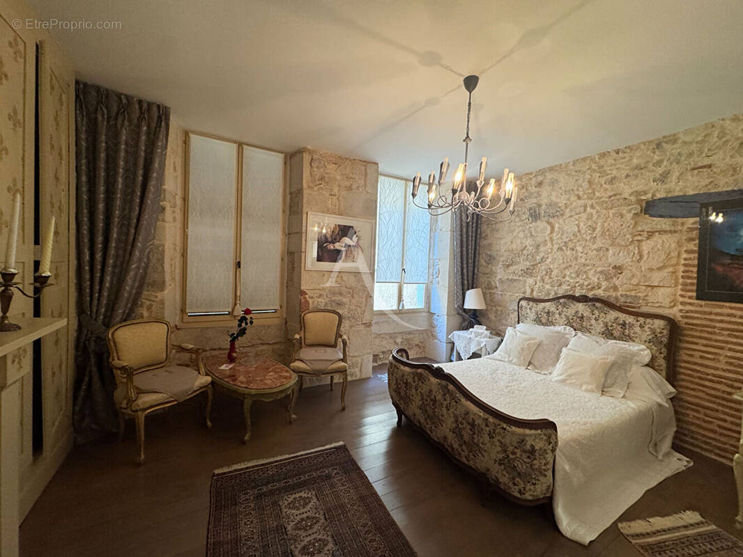 Maison à PUY-L&#039;EVEQUE