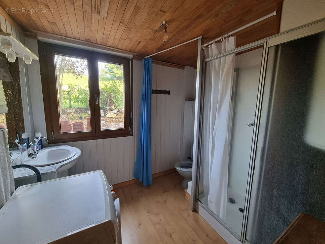 Maison à LES COMBES