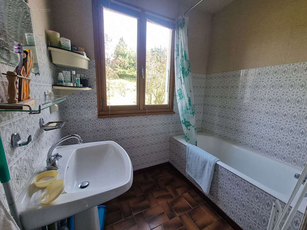 Maison à LES COMBES