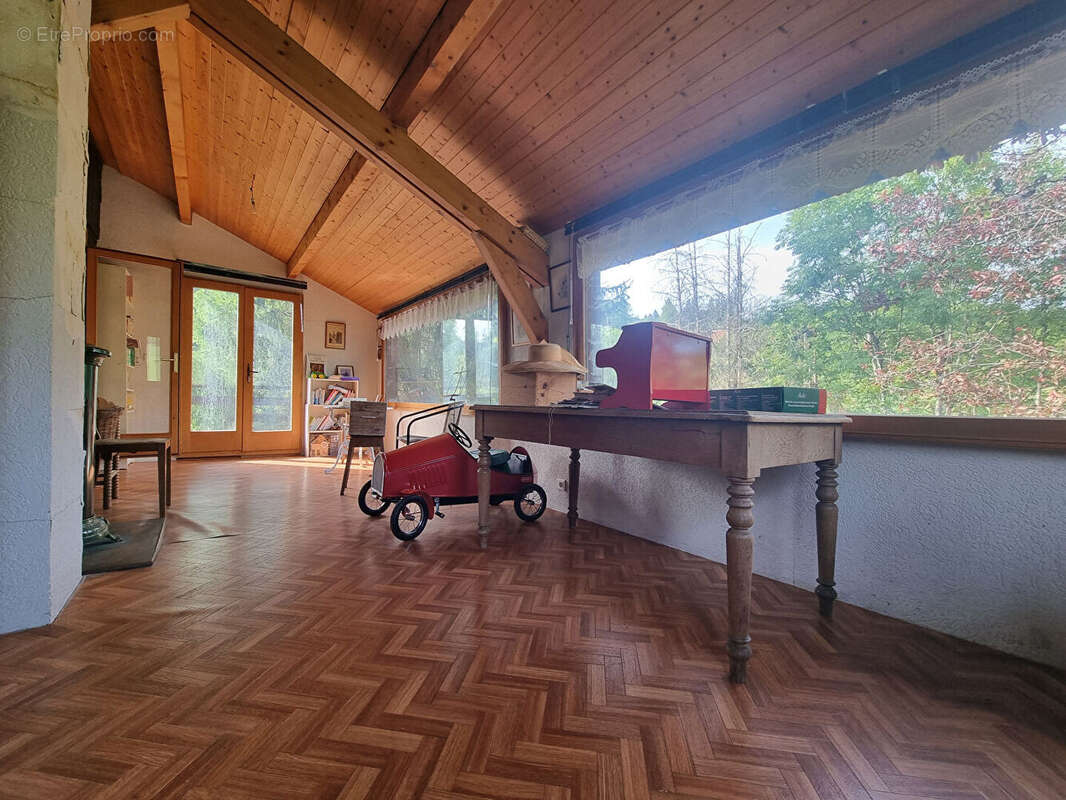 Maison à LES COMBES