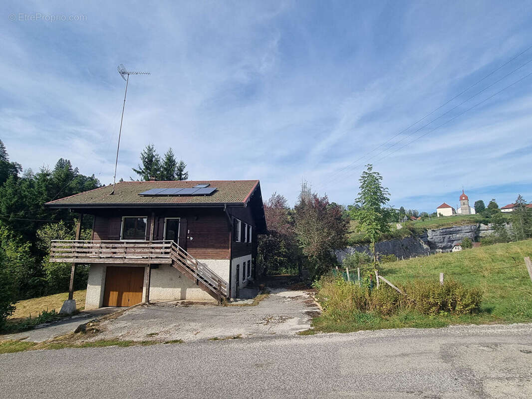 Maison à LES COMBES