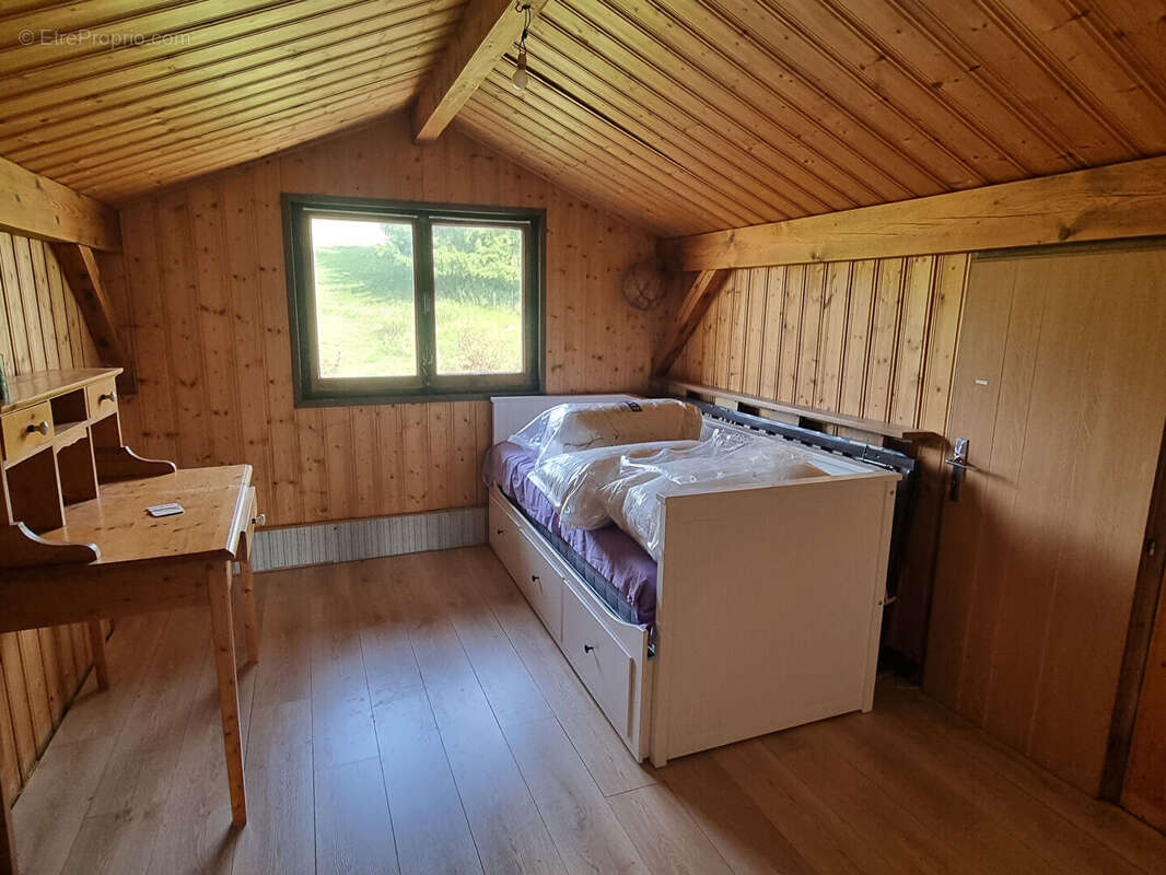 Maison à LES COMBES