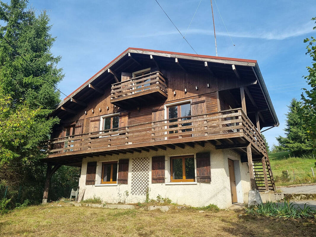 Maison à LES COMBES