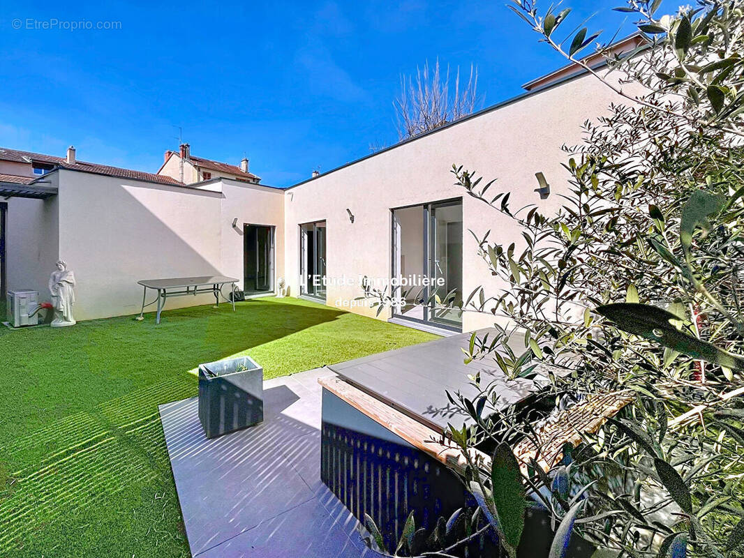 Maison à CHAMPAGNE-AU-MONT-D&#039;OR