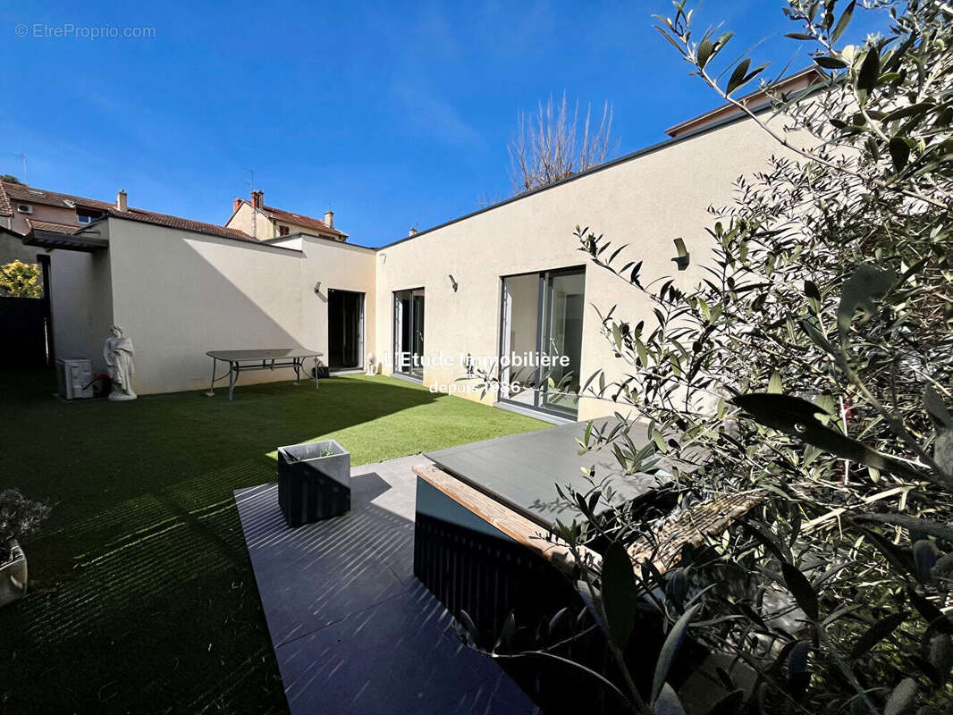 Maison à CHAMPAGNE-AU-MONT-D&#039;OR